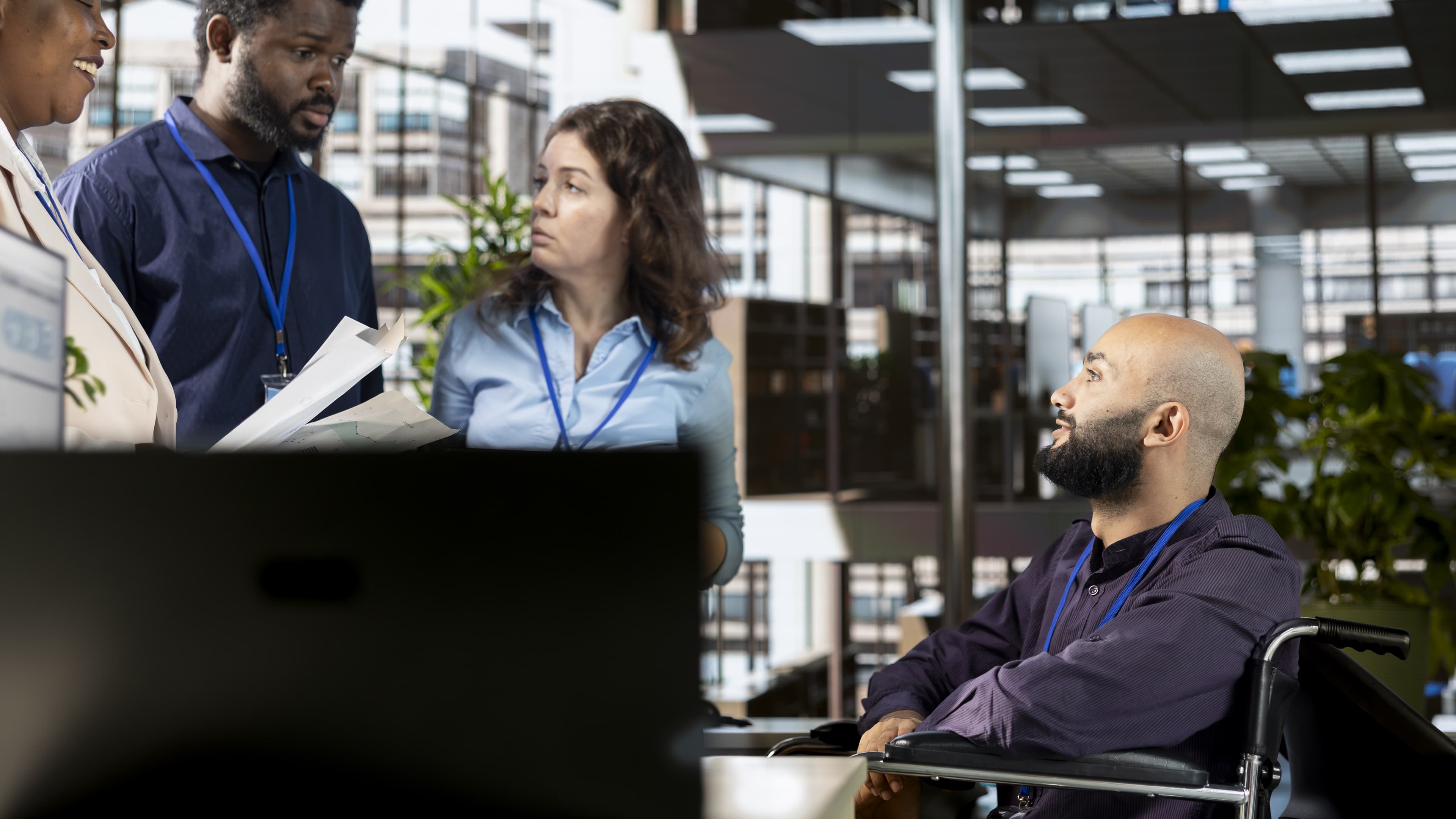 Illustrasjon av kundeserviceprosess med lås-ikon for GDPR